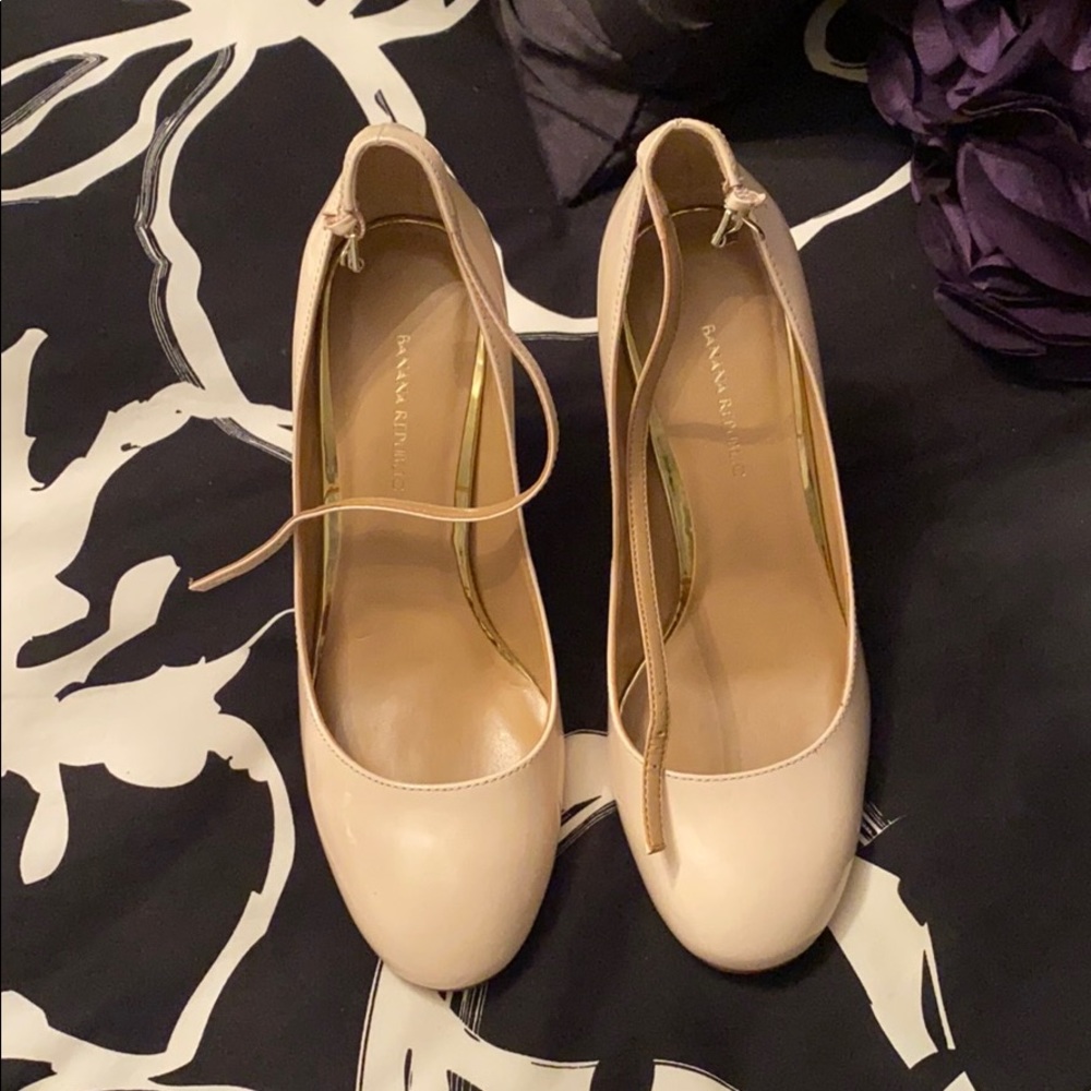 Banana republic heels